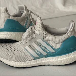 Adidas Ultraboost women’s size 6 - great condition with minimal wear